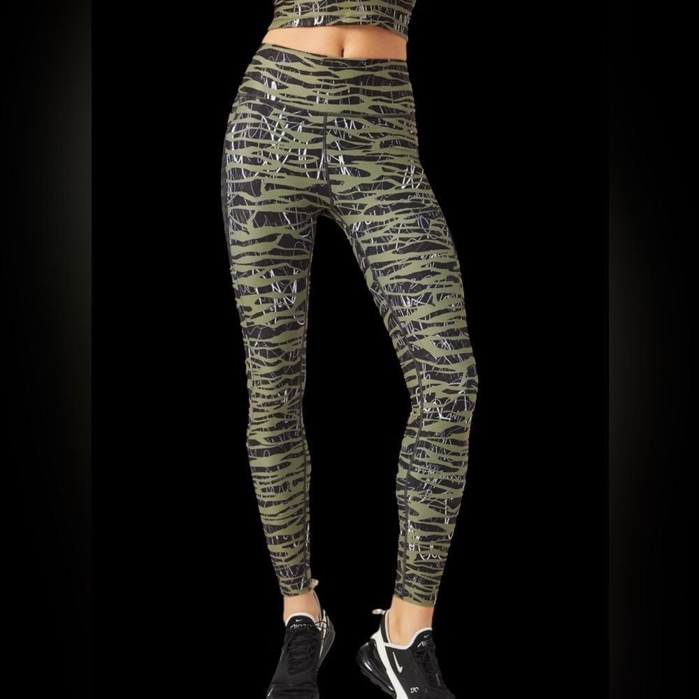 Wear It To Heart Nala Leggings Olive & Black Zebra Leggings Phone Pocket NWT S